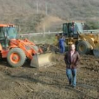 El alcalde de La Pola supervisó ayer los trabajos de construcción del punto limpio de la localidad