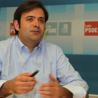 Tino Rodríguez, durante la entrevista concedida a Diario de León en la sede del PSOE leonés.
