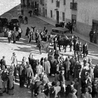 Fotografía del año 1942 en la que se ve la exposición y venta de burros en la plaza Mayor. E. BALLESTEROS