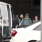 La Guardia Civil traslada al supuesto asesino de la mujer de Salamanca. JESÚS FORMIGO