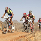 Algunos de los participantes de la Titan Desert 2015, durante la tercera etapa de la carrera.