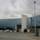Exterior de una de las dos plantas de Vitro Cristalglass en el Bierzo, la de Camponaraya.