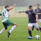 La Cultural se mostró demasiado endeble en el campo gallego del Somozas. Dominó la posesión del balón, como se aprecia en la imagen, pero no el control de un partido que ganó el equipo local con justicia