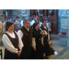 Los novios fueron ataviados con los trajes tradicionales de las bodas de antaño.