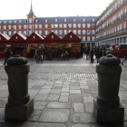 Bolardos de protección en la plaza Mayor de Madrid.