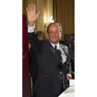 El precandidato Francois Hollande, en su sede.