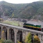 Uno de los viaductos del Ponfeblino hace cinco años cuando aún se transportaba carbón.