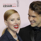 La actriz Scarlett Johansson y el periodista francés Romain Dauriac.