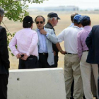 Los hombres de Adelson durante su visita a los terrenos de Valdecarros en Madrid.