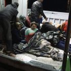 Vista de la llegada de un grupo de inmigrantes al puerto de Mytilini, isla de Lesbos.
