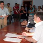 Adolfo Canedo, ayer antes de depositar su voto.