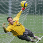 Manuel Almunia se gana la vida ahora en el Wattford de la segunda categoría.