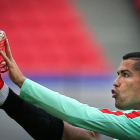 Cristiano Ronaldo, durante el entrenamiento de este sábado con la selección portuguesa en Kazán.