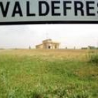 Exterior del ayuntamiento de Valdefresno, a la entrada del pueblo