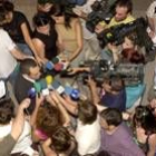 Rafael Simancas atiende a los periodistas en la Asamblea de Madrid