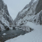 Impresionante imagen de las Hoces de Vegacervera, ayer, cubiertas de nieve