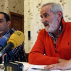 Matías Llorente (derecha) repasó ayer los principales problemas del campo.