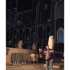 Dani García posa junto al castillo de Aviñón, ciudad francesa en la que vive.