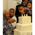 Mandela, rodeado de su familia en su 92 cumpleaños.