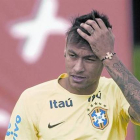 Sancionado 8 Neymar, ayer, entrenándose en Santiago de Chjile.