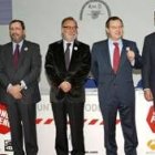 Pere Navarro junto con los responsables de Antena 3