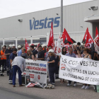 Una de las protestas de los trabajadores de Vestas a la puerta de la fábrica. RAMIRO