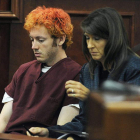 James Holmes junto a su abogada ayer.
