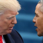 Barack Obama saluda a Donald Trump en su toma de posesión como presidente de EEUU, el pasado 20 de enero en el Capitolio.