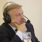 Imagen de José María Íñigo durante una retransmisión radiofónica.