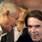 Arenas y Aznar conversan al inicio del acto en Estepona.