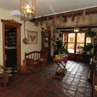Entrada con encanto y fachada principal dela Alberguería del Camino,en Mansillade las Mulas.