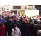 Miles de personas han secundado la manifestación en defensa del tren en León