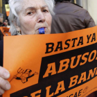 Los afectados por los escándalos financieros padecen desajustes personales y emocionales.