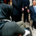 Powell conversa con los miembros de la comisión electoral palestina