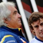 Fernando Alonso junto a Flavio Briatore, director de la escudería Renault