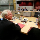 David Davis y Michel Barnier con sus respectivos equipos negociadores en Bruselas
