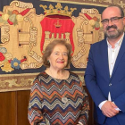 Yolanda Ordás, junto al alcalde de Ponferrada, Marco Morala, en una imagen difundida por el Ayuntamiento. DL