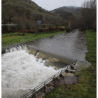 Imagen del Valcarce en la playa fluvial de Trabadelo.