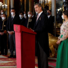 Los reyes, ayer, en la recepción al cuerpo diplomático en el Palacio Real. JUAN CARLOS HIDALGO