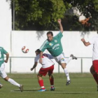 El conjunto maragato sumó un meritorio empate ante el Almazán en tierras sorianas.