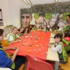 Varios talleres de manualidades ocuparon a quienes se acercaron ayer a Espacio Vías.