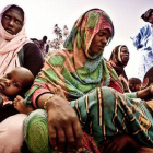 Un grupo de personas reunidas en la comunidad de Natriguel, en Mauritania, en riesgo de seguidad alimentaria.