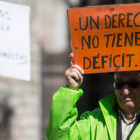 Imagen de archivo de una concentración en León de la Coordinadora por la Defensa del Sistema Público de Pensiones. FERNANDO OTERO
