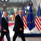 El presidente de EEUU, Donald Trump (derecha), con el presidente del Consejo Europeo, Donald Tusk, en Bruselas.