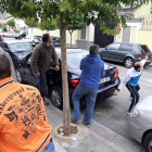 Algunos de los huelguistas lanzaron huevos contra las oficinas de Alonso en Ponferrada.