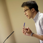 Íñigo Errejón, de Podemos, durante la rueda de prensa posterior a la junta de portavoces en el Congreso de los Diputados.