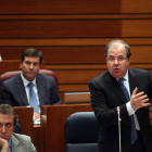 El presidente de la Comunidad, Juan Vicente Herrera, ayer en la sesión parlamentaria.