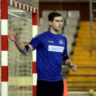 Nacho Biosca y el lacianiego Javier González Teijón, tendrán a sus 19 años que sostener la meta del Ademar.