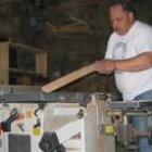 Miguel Ángel se pasa horas y horas en un pequeño taller de carpintero que tiene al lado de casa