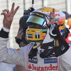 Lewis Hamilton celebra la 'pole' obtenida en Australia.
